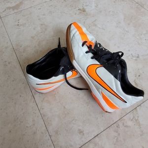 Nike T90 Size 7.5 Men white, orange and black